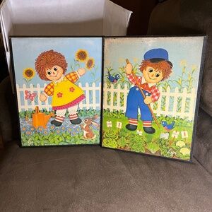 This Enesco figurine is a must-have for any Raggedy Ann and Andy collector. The